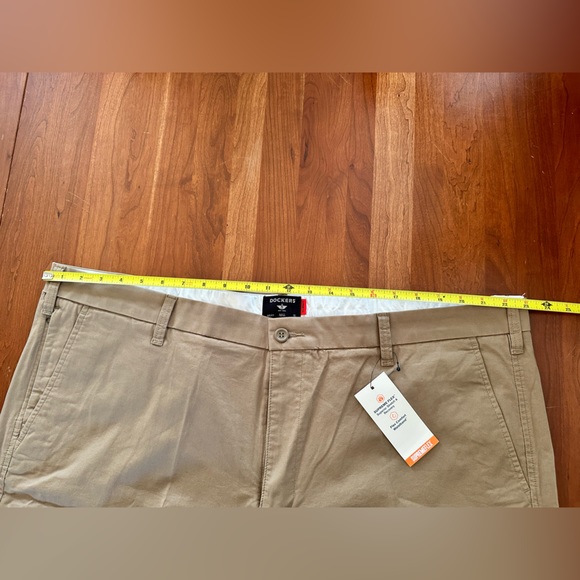 Dockers Khaki Shorts - Picture 3 of 10
